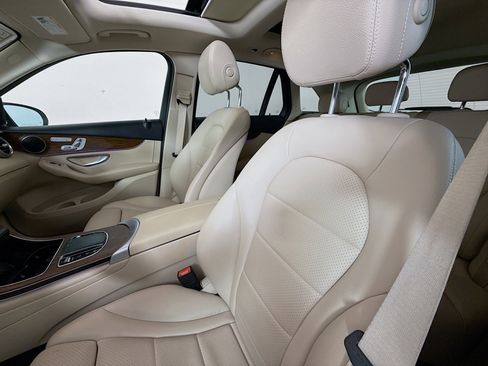 Used 2022 Mercedes-Benz GLC 300 4MATIC image 11