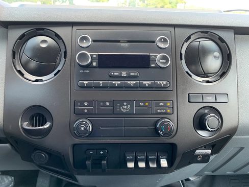Used 2016 Ford F550 4x4 Crew Cab Super Duty w/ Power Equipment Group image 16