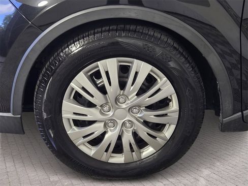 Used 2019 Toyota C-HR LE image 4