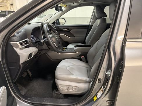 Used 2026 Toyota Highlander XLE AWD/4WD image 6