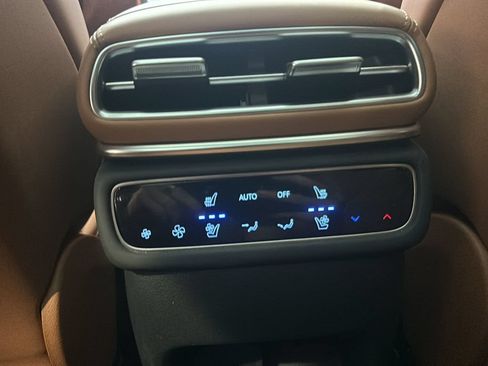 Certified 2025 Genesis GV80 3.5T Prestige AWD/4WD image 26