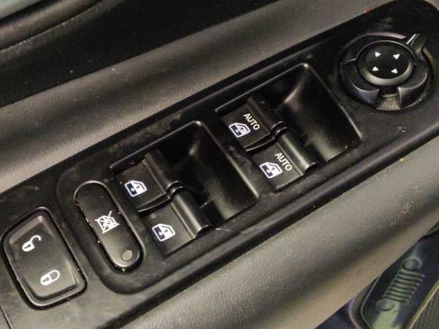 Used 2020 Jeep Renegade Altitude w/ UConnect 8.4 Nav Group FWD image 27
