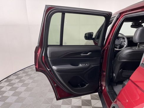 Used 2023 Jeep Grand Cherokee Altitude image 83