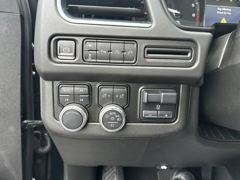 Used 2021 GMC Yukon XL SLT w/ SLT Luxury Plus Package AWD/4WD image 28