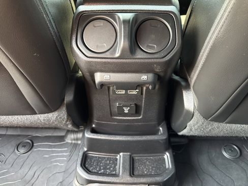 Used 2018 Jeep Wrangler Unlimited Sahara w/ Quick Order Package 24M Moab image 26