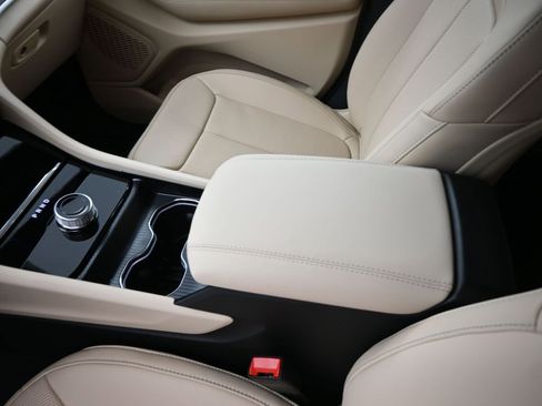 New 2025 Jeep Grand Cherokee L Limited w/ Luxury Tech Group II image 33