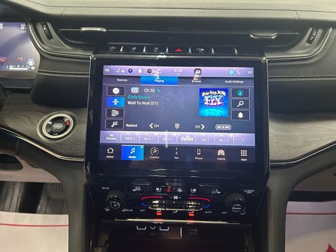 Used 2023 Jeep Grand Cherokee L Overland image 19