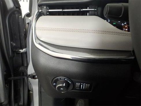 Used 2024 Jeep Compass Limited image 16