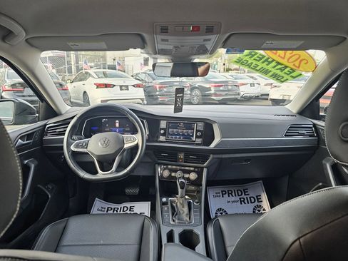 Used 2022 Volkswagen Jetta SE image 15
