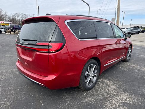 New 2026 Chrysler Pacifica Pinnacle image 5