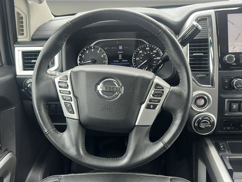 Used 2021 Nissan Titan SV w/ SV Convenience Package image 11