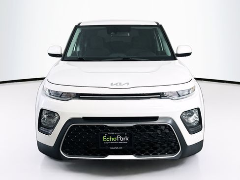 Used 2022 Kia Soul LX w/ Technology Package FWD image 2