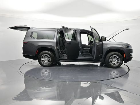 Used 2024 Jeep Wagoneer L Series II RWD image 47