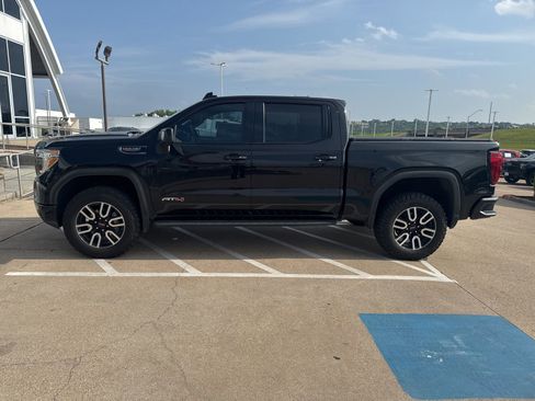 Used 2021 GMC Sierra 1500 AT4 w/ AT4 Preferred Package AWD/4WD image 2