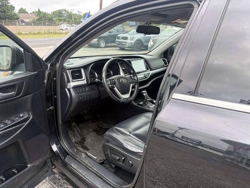 Used 2015 Toyota Highlander XLE AWD/4WD image 12
