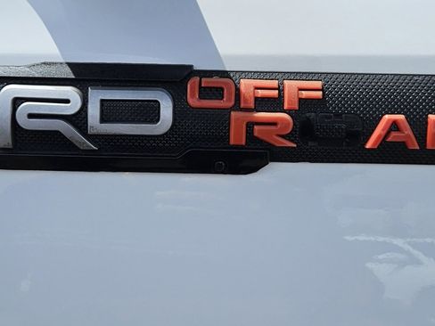 Used 2019 Toyota Tacoma TRD Off-Road w/ Technology Package AWD/4WD image 8