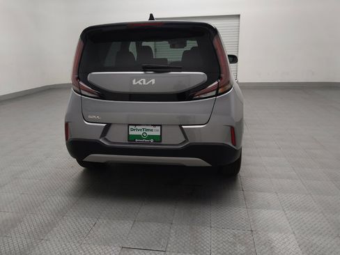 Used 2025 Kia Soul LX FWD image 7