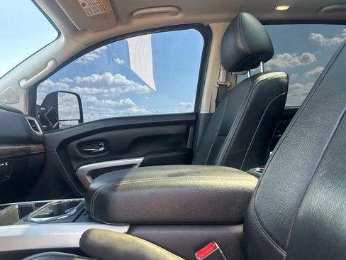 Used 2020 Nissan Titan SL w/ Moonroof Package RWD image 40
