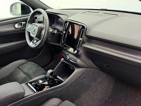 Used 2024 Volvo XC40 B5 Plus w/ Protection Package Premier AWD/4WD image 24