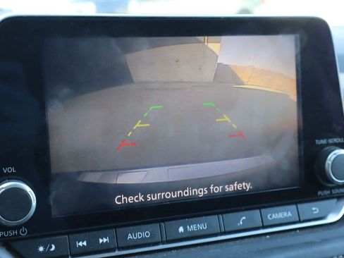 Used 2024 Nissan Rogue SV FWD image 7