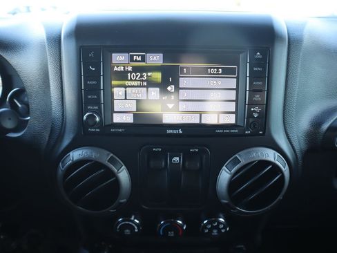 Used 2015 Jeep Wrangler Sport image 22