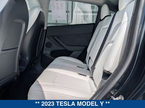 Used 2023 Tesla Model Y Performance AWD/4WD image 16