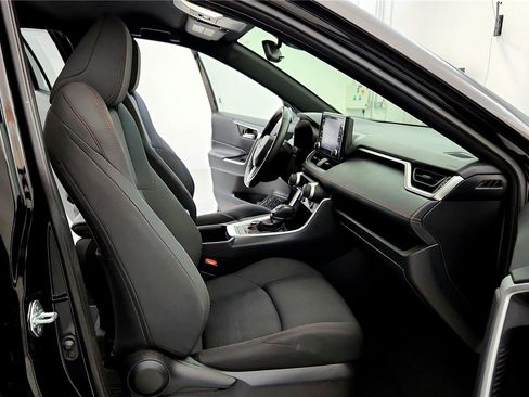 Certified 2022 Toyota RAV4 SE image 29