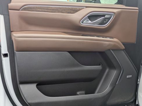 Used 2021 Chevrolet Tahoe High Country w/ Premium Package image 12