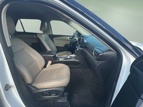 Used 2020 Ford Explorer Limited RWD image 16