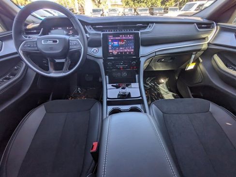 New 2025 Jeep Grand Cherokee L Altitude image 13