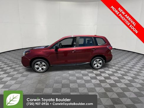 Used 2017 Subaru Forester 2.5i AWD/4WD image 4