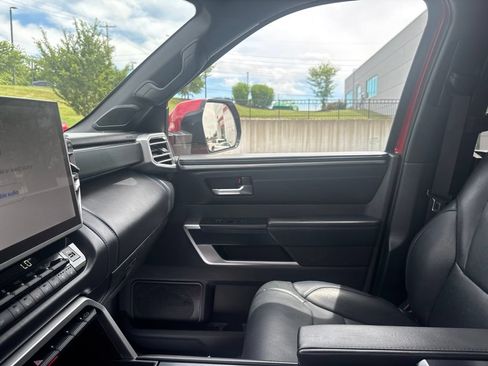 Used 2025 Toyota Tundra Platinum AWD/4WD image 35