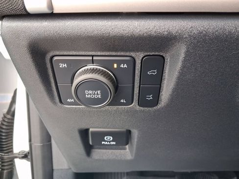 Used 2025 Ford Expedition Active AWD/4WD image 17