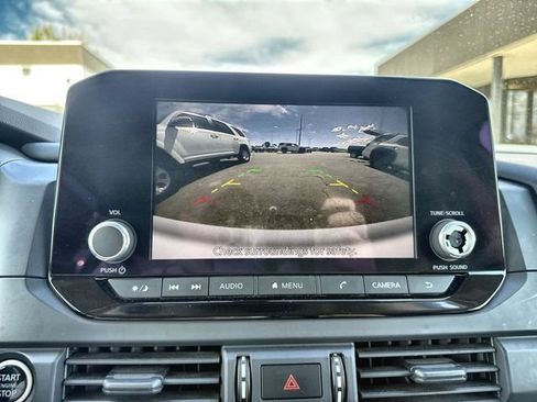 Used 2024 Nissan Pathfinder S AWD/4WD image 17