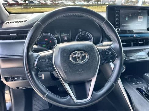 Used 2021 Toyota Venza LE w/ Carpet Mat Package (TMS) image 17