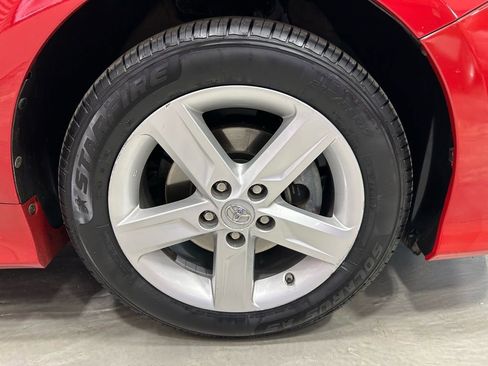 Used 2014 Toyota Camry SE image 16