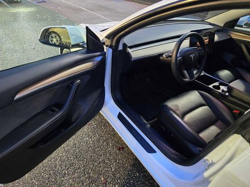 Used 2023 Tesla Model 3 Standard Range image 19