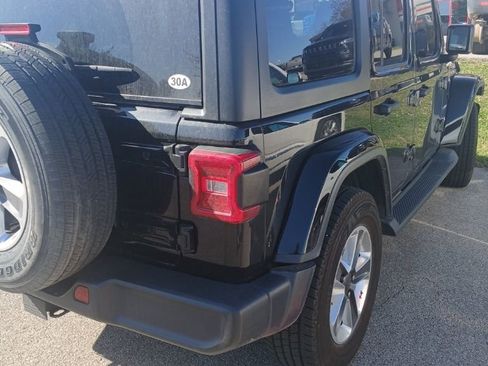 Used 2019 Jeep Wrangler Unlimited Sahara image 4