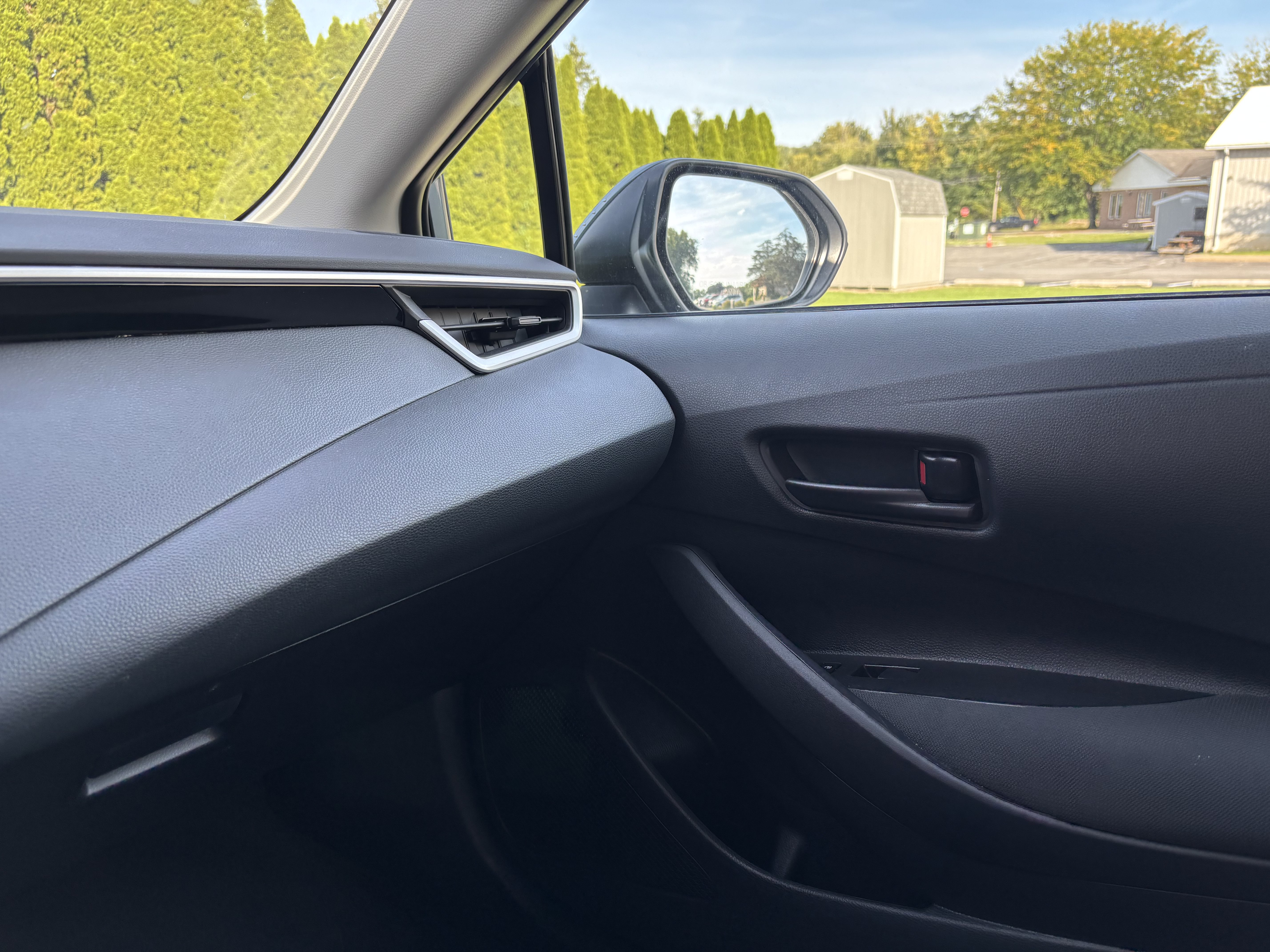 Used 2025 Toyota Corolla LE FWD image 23