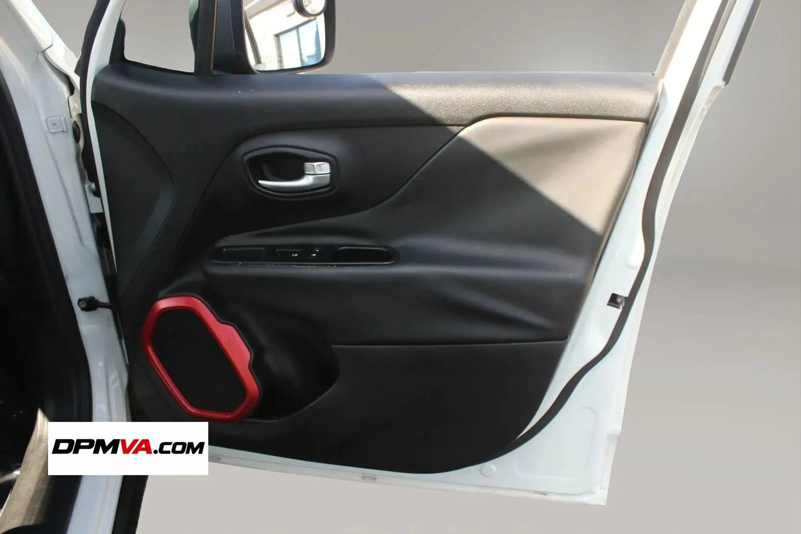 Used 2015 Jeep Renegade Trailhawk AWD/4WD image 20