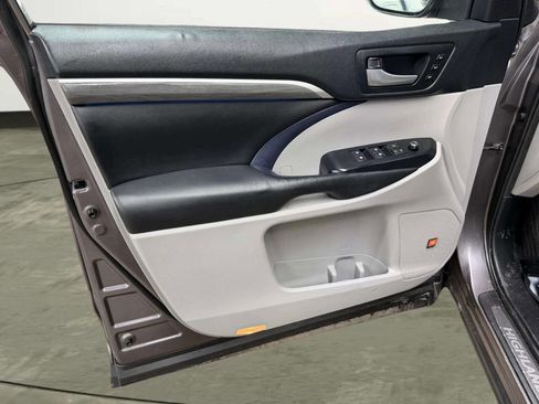 Used 2019 Toyota Highlander Limited Platinum image 17