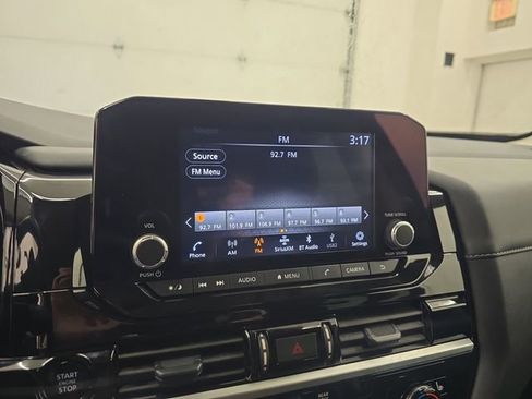 Used 2025 Nissan Pathfinder SV FWD image 24