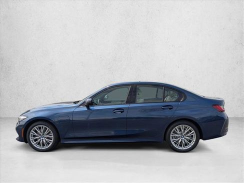 Used 2023 BMW 330e w/ Premium Package RWD image 9