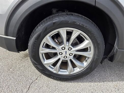 Used 2023 Ford Explorer Limited image 22