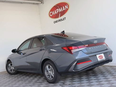 Used 2024 Hyundai Elantra SE FWD image 4
