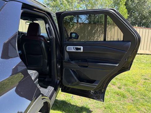 Used 2020 Ford Explorer Platinum w/ Premium Technology Package AWD/4WD image 26