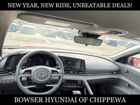 Used 2023 Hyundai Elantra SEL image 11