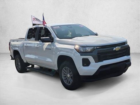 Used 2024 Chevrolet Colorado LT w/ LT Convenience Package RWD image 3
