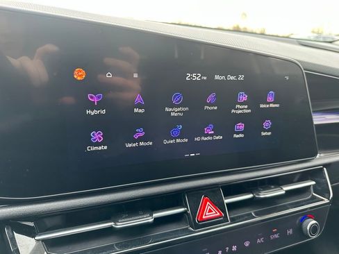 Used 2023 Kia Niro EX image 19