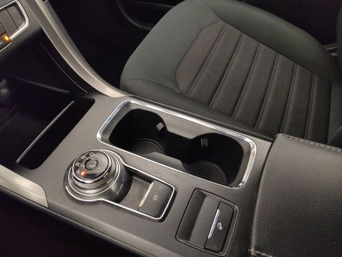 Used 2019 Ford Fusion SE FWD image 26
